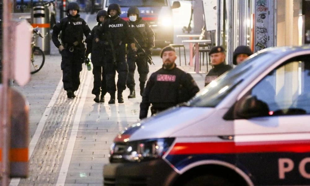 Επίθεση Βιέννη -Ελληνας ιερέας: «Ακούσαμε πυροβολισμούς και μετά ουρλιαχτά»